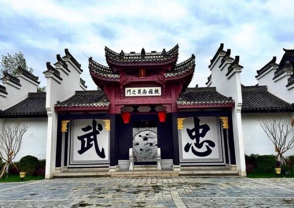 现在全国各地大至城，小至乡镇，五金店，水果店，小超市，大超市，便利店，